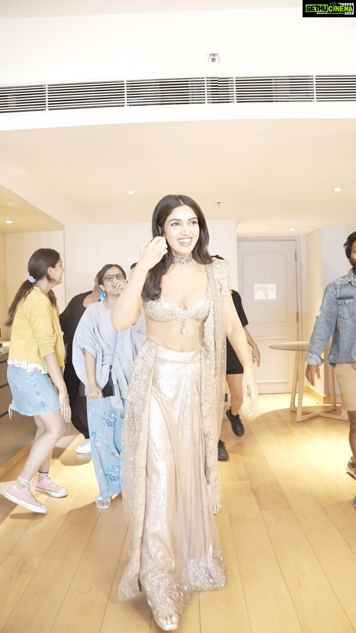 Bhumi Pednekar Instagram - Best dancers in the world *slow clap* 😂 #DesiWine #ThankYouForComing . . . . @sonicsmakeup @thebombaygirl_ @sim.ran_awayy @rohit_bhatkar @manishamelwani #bhumipednekar