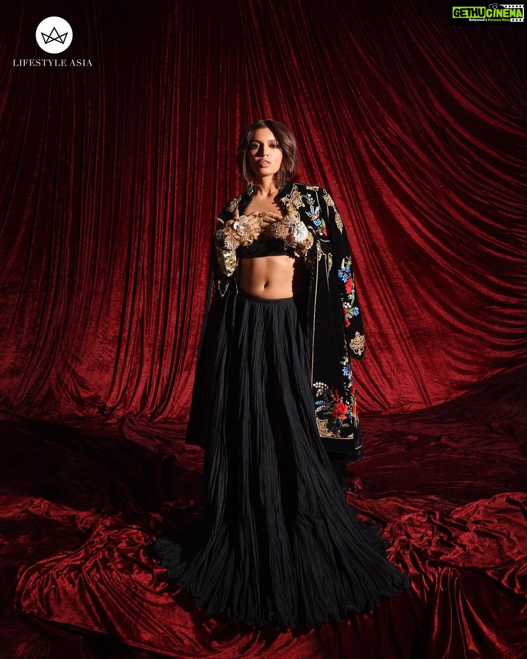 Bhumi Pednekar Instagram - DREAMING IN COUTURE 💫 Celebrating the finest designers of India & their unmatched contribution to the fashion industry. Thank you @manishmalhotraworld @rohitbalofficial @rahulmishra_7 @falgunishanepeacockindia @taruntahiliani @anamikakhanna.in @lifestyleasiaindia @lsa.arena for your magic (always) ♥️ Credits: Editor-in-Chief: Rahul Gangwani (@rahulgangs_) Photographs: The House of Pixels (@thehouseofpixels) Styling and Creative Direction: Anaita Shroff Adajania (@anaitashroffadajania) Make-up: Sonik Sarwate (@sonicsmakeup) Hairstyling: Rohit Bhatkar (@rohit_bhatkar) Interview by Mayukh Majumdar (@mayuxkh) Shoot Produced by Analita Seth (@analitaseth) Artiste Management: YRF Talent (@yashrajfilmstalent) All jewellery by Tyaani Fine Jewellery (@tyaanijewellery) Location: @kromestudiosmumbai