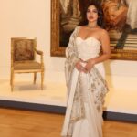 Bhumi Pednekar Instagram - Art 🤍 . . Wearing @rohitbalofficial Jewellery @amrapalijewels Styled by @mohitrai @shubhi.kumar Makeup @sonicsmakeup Hair @hairstories_byseema Managed by @khandelwal_neha @iffmelbourne Clicked by @phamstapham National Gallery of Victoria