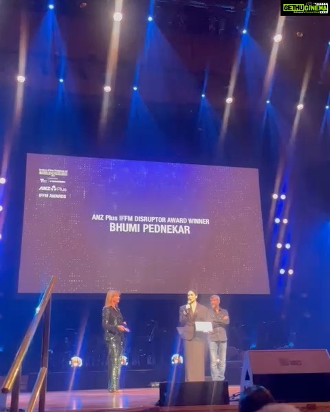Bhumi Pednekar Instagram - Last night went from winning an award to eating the best apple pie :) Thank you Melbourne and IFFM for the love ❤️