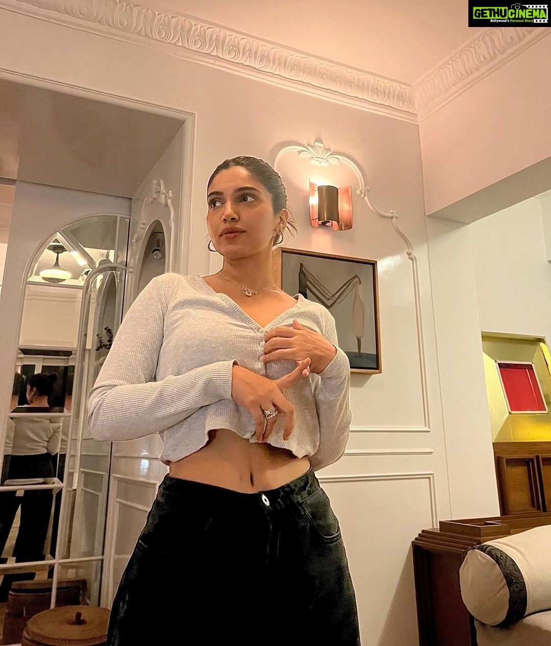 Bhumi Pednekar Instagram - easy night in 🤍