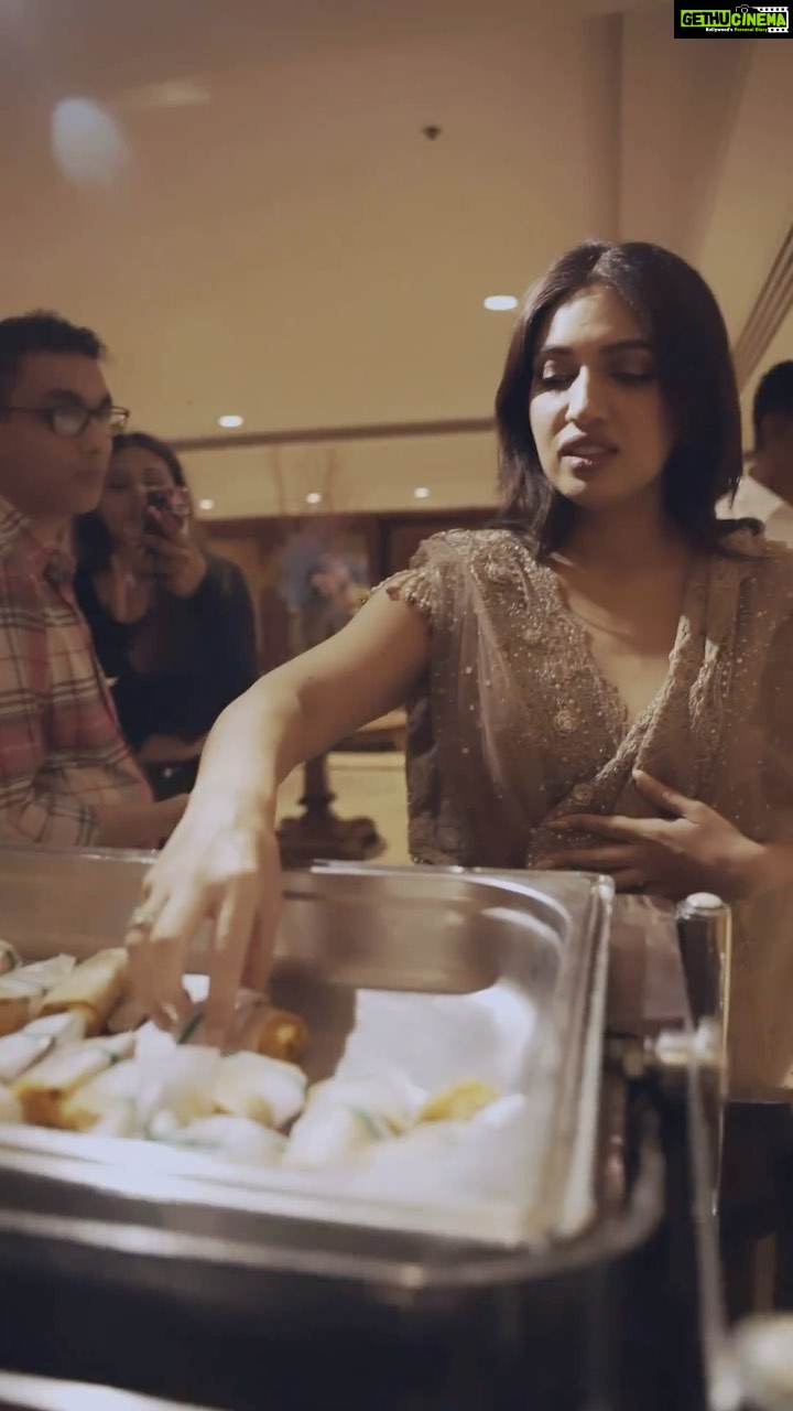 Bhumi Pednekar Instagram - Allowed Nahi Hai Na Mujhe. Shakar, gluten etc etc but #DesiWine hai ;) . . . #thankyouforcoming #bhumipednekar #reels #food