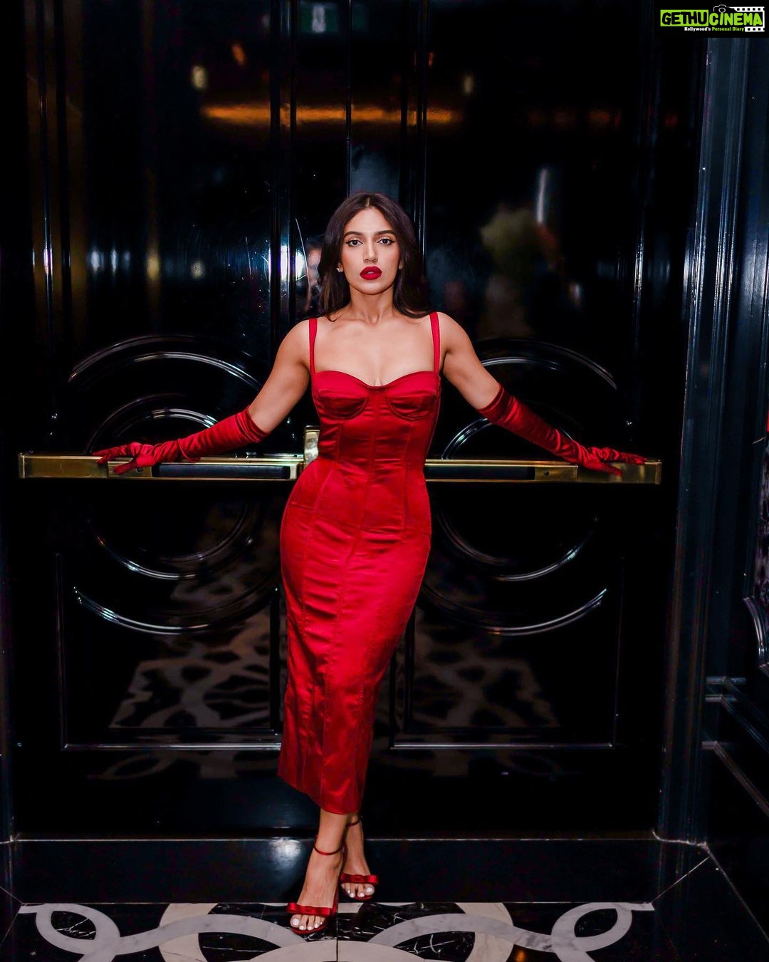 Bhumi Pednekar Instagram - Toronto Fashion diaries with @bhumipednekar 💫 for @tiff_net for #thankyouforcoming Styled by - @manishamelwani @devanshi.15 @abhilashatd Wearing @dolcegabbana @marchesafashion @vegavaan @vivekkarma @toni_maticevski @amrapalijewels Makeup - @maccosmeticscanada, @maccosmeticsindia Hair - @connorlangehair #maccosmetics #mactrends #MACXTIFF #macartistry TIFF Production: @Mediaworkss TIFF BTS: Photography & Video: @amritaroraphotography Styling Team - @sim.ran_awayy @junni.khyriem @iambidipto_ @gypsy.girl.world @kasliwalriddhi @bhavnaaaaa.r @swityshinde @juhi.melwani @shubhangi.upadhyay2