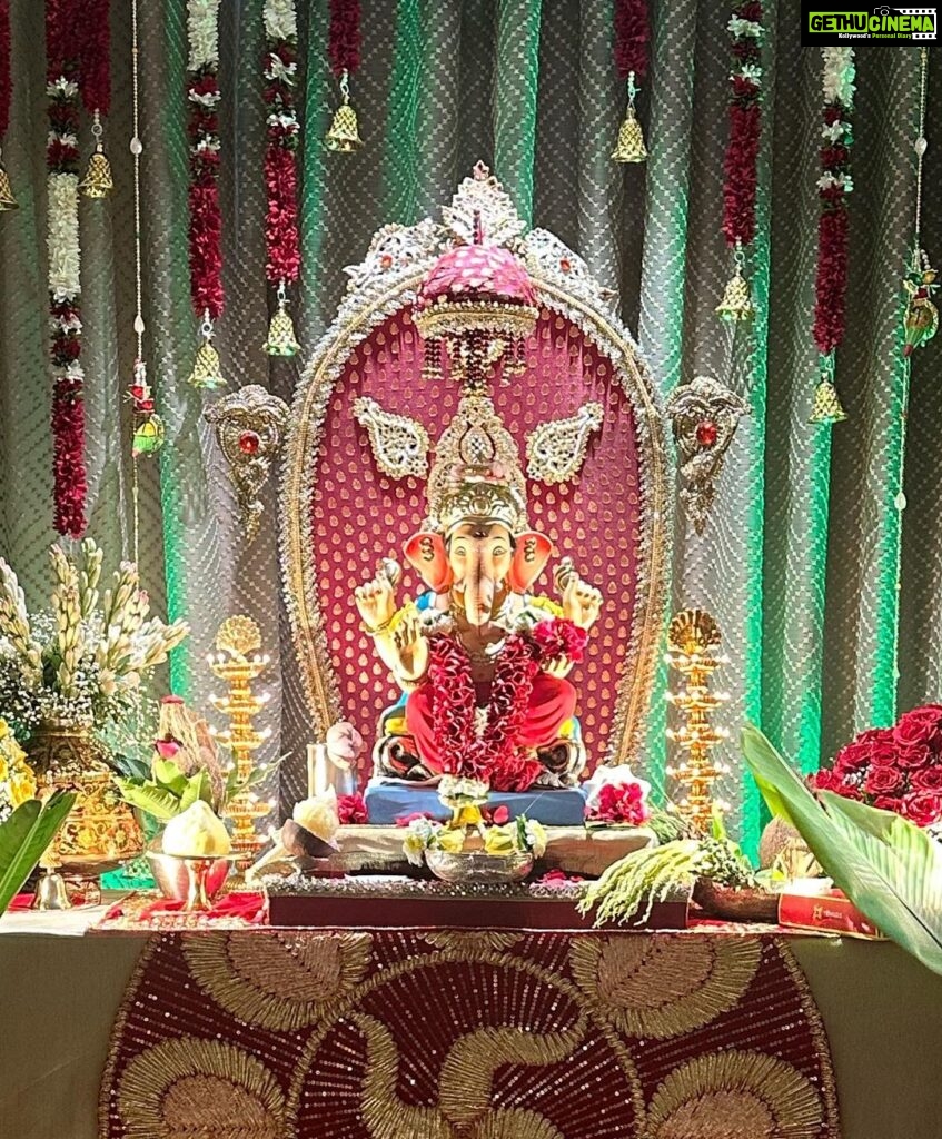 Bhumi Pednekar Instagram - Happy Ganesh Chaturthi 🤍 Bappa’s blessing always. Our Ganesh Ji is Eco friendly, Respecting nature is loving god. #happyganeshchaturthi #ganapatibappamorya