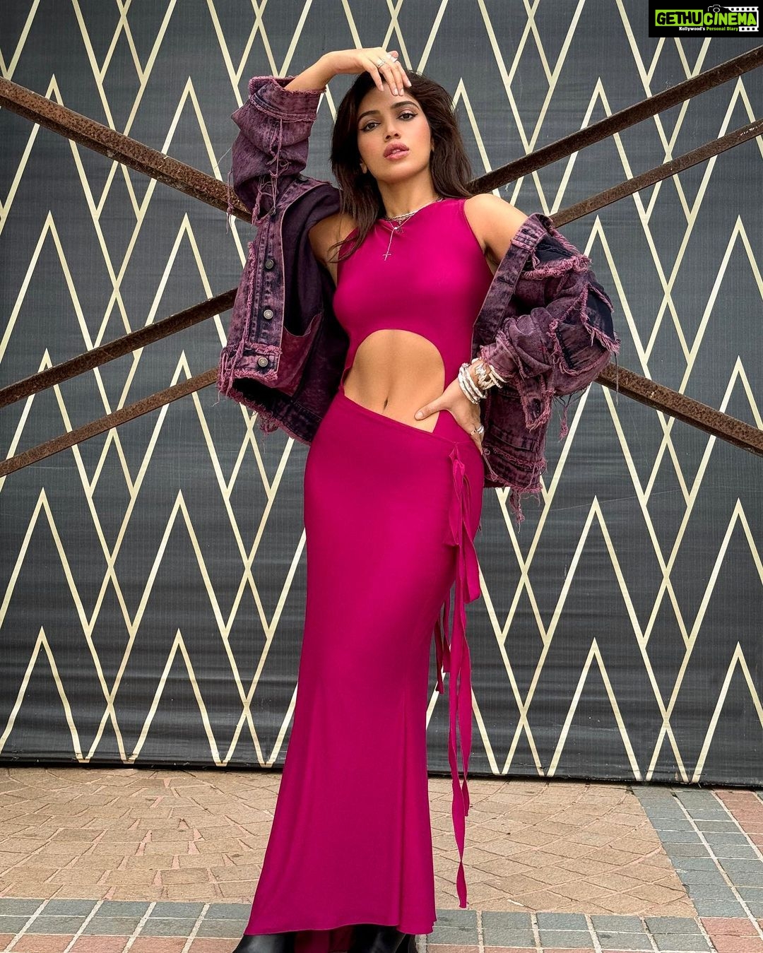 Bhumi Pednekar Instagram - Na na mujhe choona na door hee rehna, Pari hoon main ;) . . . Styled by - @manishamelwani @devanshi.15 Jacket - @dhruvkapoor Dress - @dollaypop.shop Jewels - @shoplune Shoes - @newbottega Hair - @the.mad.hair.scientist Makeup - @sonicsmakeup Styling Team - @sim.ran_awayy @junni.khyriem @gypsy.girl.world @iambidipto_ @kasliwalriddhi @bhavnaaaaa.r