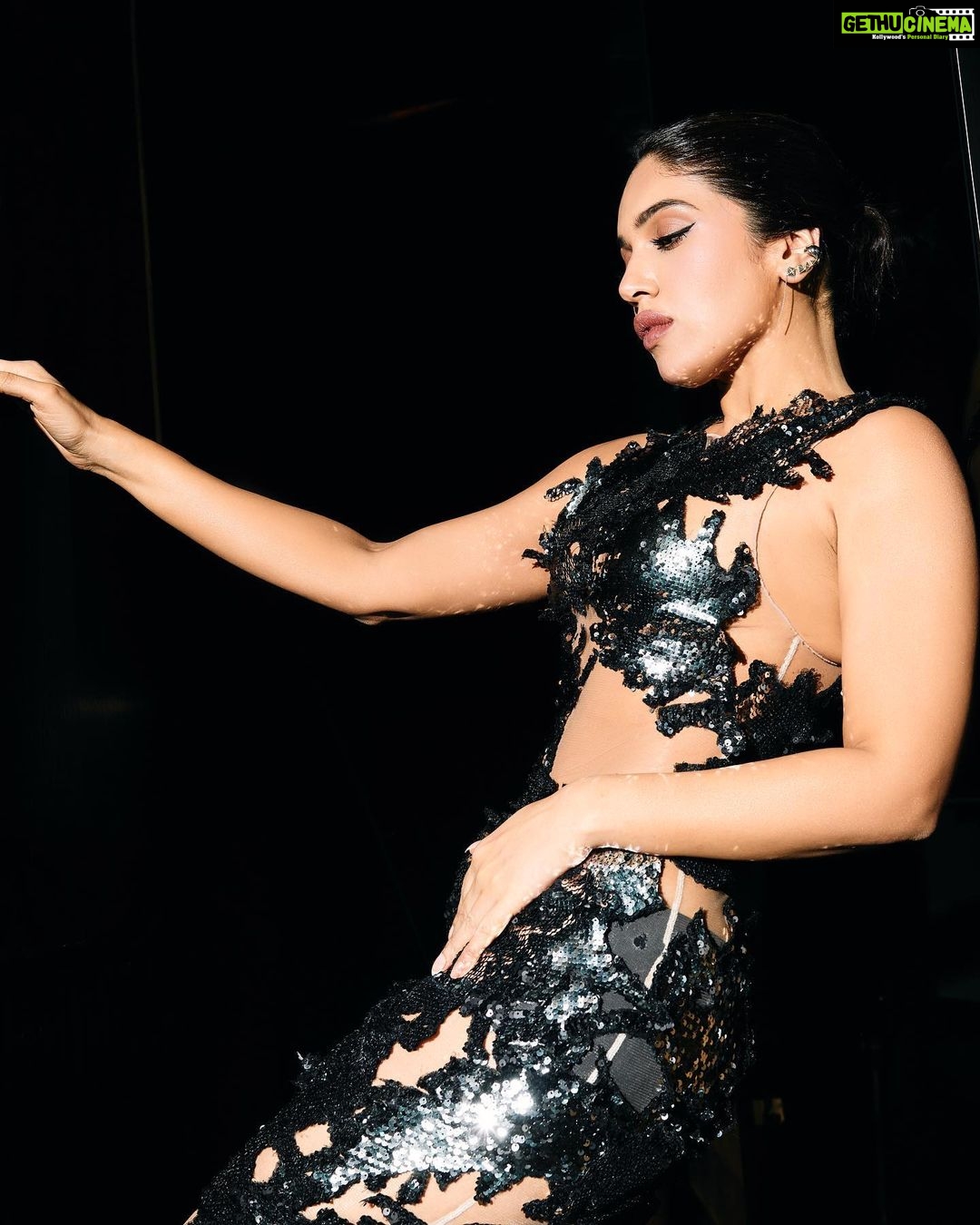 Bhumi Pednekar Instagram - Sexy!!! Styled by - @manishamelwani @devanshi.15 Outfit - @louisshengtaochen Earrings - @vegavaan @vivekkarma Earcuffs - @inmyelement.jewelry Hair - @rohit_bhatkar Makeup - @sonicsmakeup Photographer - @leroifoto Styling Team - @sim.ran_awayy @junni.khyriem @iambidipto_ @gypsy.girl.world @kasliwalriddhi @bhavnaaaaa.r