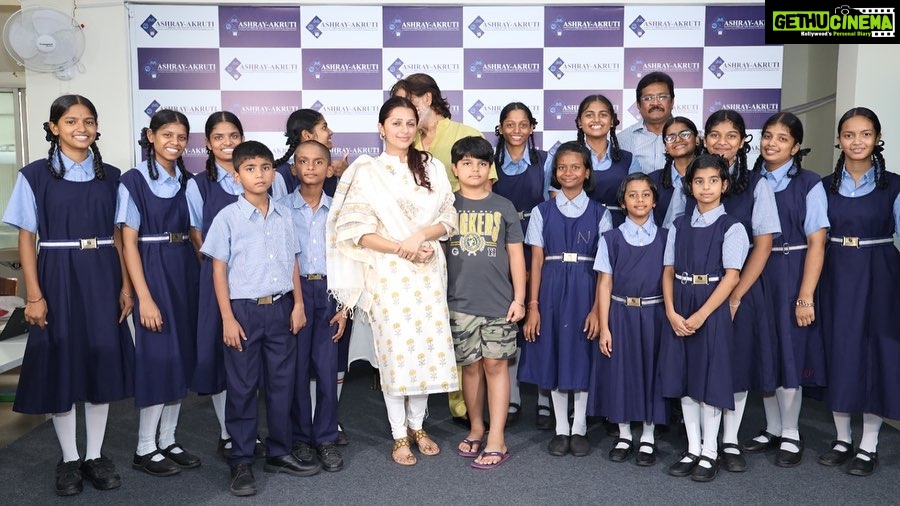 Bhumika Chawla Instagram - Birthday celebration — truly special with the children of Ashray Akruti - school for the heraing Impaired . With Gods grace gave a few hearing aids and cut the cake there — it made my day special . I usually refrain from sharing all this but if those of you who follow me would also like to join in making a difference then pls do so . Every little thing we do makes us more happy and brings happiness in their lives :) When god blesses us and helps us bring a smile on someone’s face - it makes us truly happy 🙏 The real birthday celebration that made me truly happy