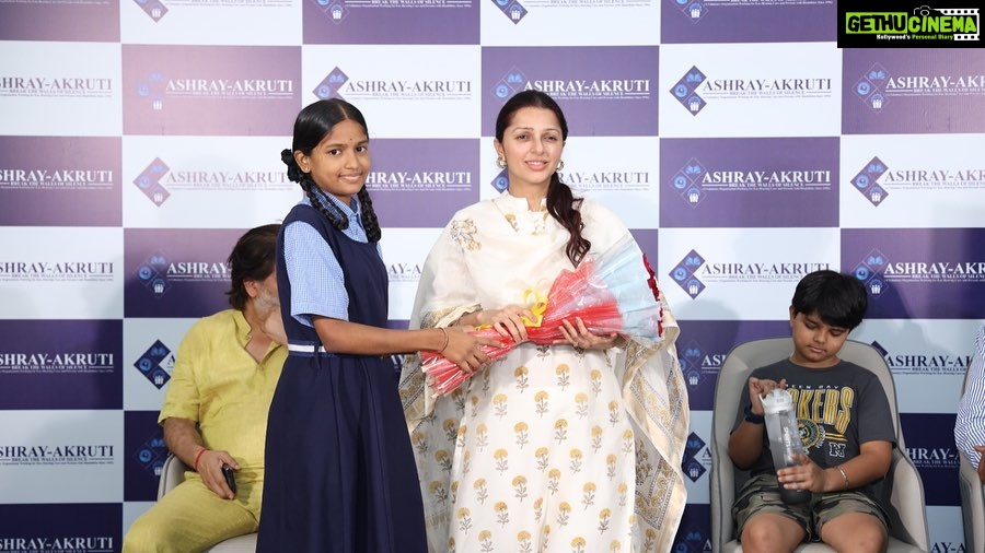 Bhumika Chawla Instagram - Birthday celebration — truly special with the children of Ashray Akruti - school for the heraing Impaired . With Gods grace gave a few hearing aids and cut the cake there — it made my day special . I usually refrain from sharing all this but if those of you who follow me would also like to join in making a difference then pls do so . Every little thing we do makes us more happy and brings happiness in their lives :) When god blesses us and helps us bring a smile on someone’s face - it makes us truly happy 🙏 The real birthday celebration that made me truly happy