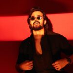 Bhuvan Bam Instagram - Guess who’s back again! 💥 Swipe➡️ . . @henna.akhtar @shivamguptaphotography @arjunkilachandofficial @eyeworldopticsmumbai @tribebyamrapali @tasvafashion @shreyaagoel