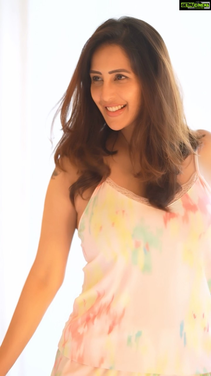Chahatt Khanna Instagram - So love this song.. always #allsmiles #ck #chahattkhanna Dubai UAE