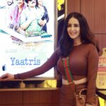 Chahatt Khanna Instagram - Meet me & this dysfunctional middle-class family #Yaatris in theatres on 6th Oct ! @anuraagmalhan @akionentertaintmentpvt @its_jamielever raghubir_y @kukumohanka @harishvyas22 @faroukhmistry @seemabhargavapahwa #chahattkhanna #Movie India