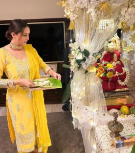 Chahatt Khanna Instagram - Ganu Bhaiya’s 2nd year with us ♥️ 
@rohan_gandotra @amairakhanna15 #festive #ck #Ganpati #chahattkhanna #2023