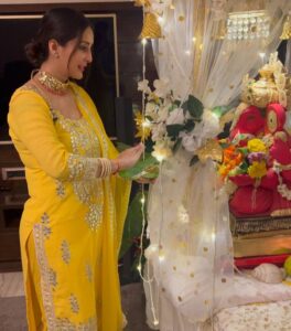 Chahatt Khanna Instagram - Ganu Bhaiya’s 2nd year with us ♥️ 
@rohan_gandotra @amairakhanna15 #festive #ck #Ganpati #chahattkhanna #2023