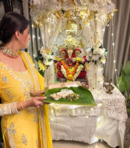 Chahatt Khanna Instagram - Ganu Bhaiya’s 2nd year with us ♥️ 
@rohan_gandotra @amairakhanna15 #festive #ck #Ganpati #chahattkhanna #2023