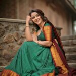Chaitra Reddy Instagram - @chaitrareddy_official @fab_adila @kalaiartistry @dhanush__photography . . . . . . . . . #dhanushphotography #chaithrareddy #suntv #photoshoot #channaiphotography #chennai #thala #trandingreels #ennasollapogirai #newshoot #ajith #kandukondenkandukonden #traditional #greensalwar #newtrend #reel #photography #ecr Chennai, India