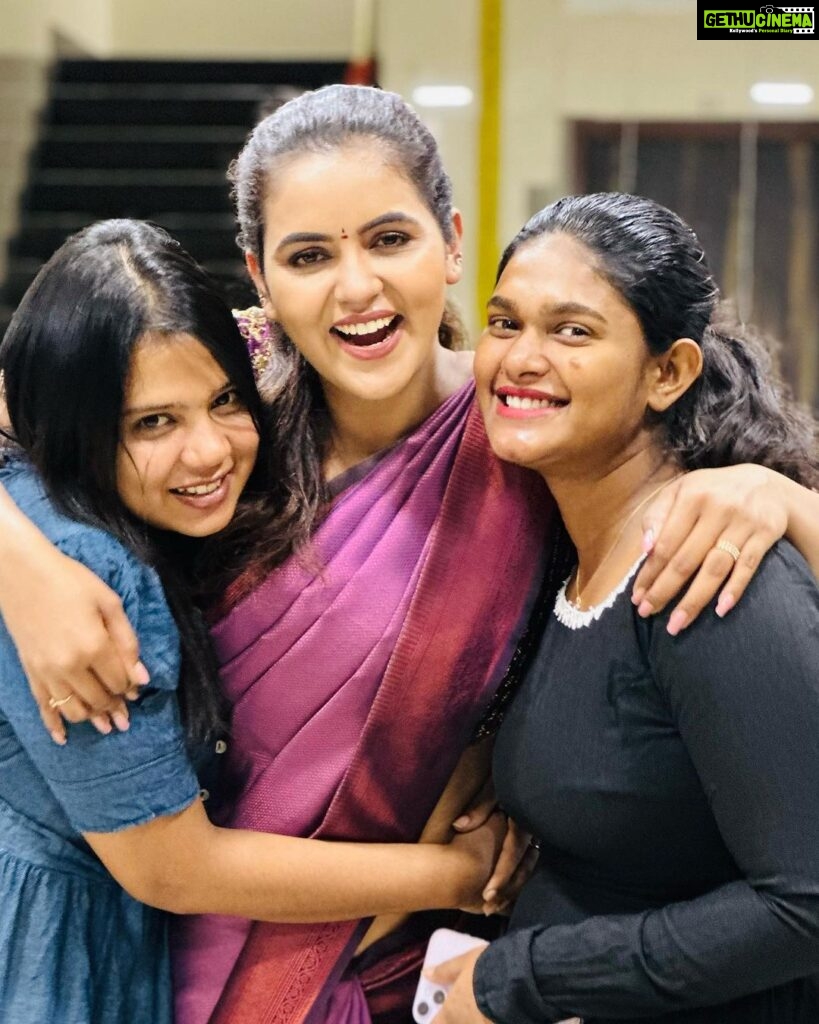 Chaitra Reddy Instagram - We probably have 100s of pictures like this, But we never get bored Do we? 🌝♥ Friendship day with Thangakudammms. #girls #friendshipday #friends #happy #love Chennai, India