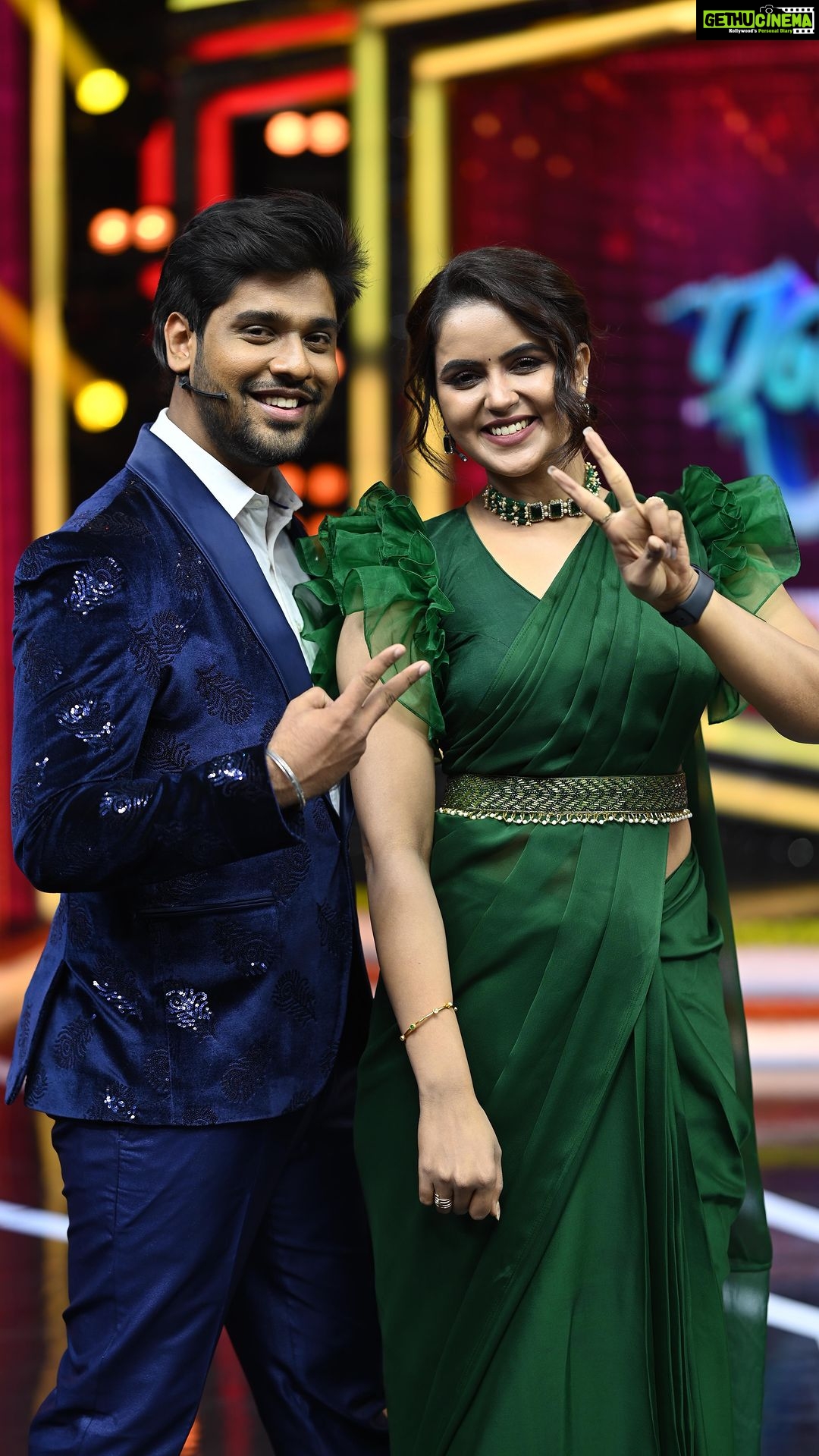 Chaitra Reddy Instagram - #Vellake ✨ with the queen @chaitrareddy_official 👸🏼♥️ @sonymusic_south Shot & edited : @_niki_photographyy fav ♥️🫂 . . . #vjaswath #chaitra #chaitrareddy #kayal #suntv #ranjithame #sonymusic #sonymusicsouth #actorslife #vellakae #vellakaereels #vellakaesingle #actorereels #aswathxchaithu #chaithu #vellakevadhilellakesong Perungudi