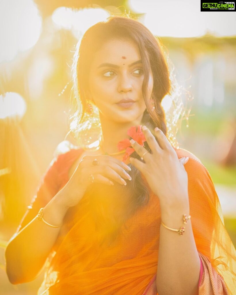 Chaitra Reddy Instagram - Fav from the series ✨😍 Saree : @kaarigai.sarees Hair by : @muneeshairstylist Location partner : @mgm.beachresorts Photography : @dhanush__photography