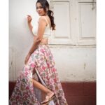Chandini Tamilarasan Instagram - White is not always light, and black is not always dark ✨ 📸 - @sarikagangwal ✨ Muah - @archanabridal ✨ Outfit - @studio_l_by_lini ✨ #chandinitamilarasan #chandini #actresschandini #photoshoot #friday #fridayvibes #love #vibes #weekendvibes #weekend #kollywood #tollywood #tollywoodactress #weekendmood #weekendwithchand #mumbai #mumbaiphotoshoots #mumbaifoodie Bandra West