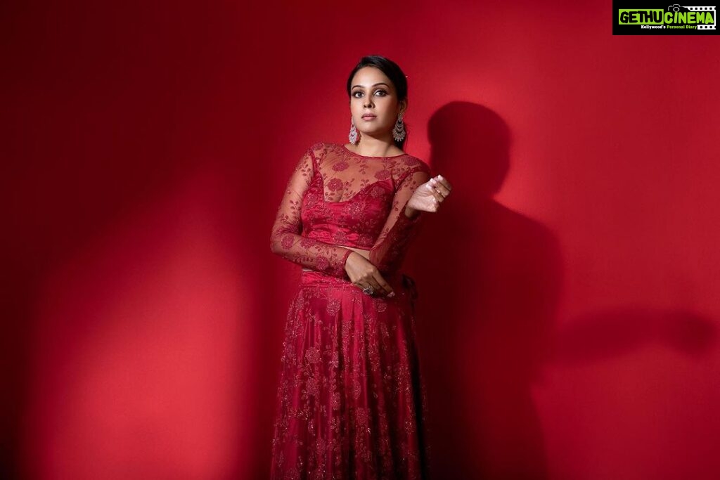 Chandini Tamilarasan Instagram - The road to success is always under construction ✨ Photography : @alex_judeson ✨ Makeup : @o7bridalartistry ✨ Hairstylist : @prem_hairstyle ✨ Assisted by @ramanna386 ✨ Vc : @ajudaythclicker ✨ Outfit : @haja_abdul_nawaz_fashion ✨ #chandinitamilarasan #chandini #actresschandini #photoshoot #friday #fridayvibes #love #vibes #weekendvibes #weekend #kollywood #tollywood #tollywoodactress #weekendmood #weekendwithchand #indoorphotography #vintagestyle #vintage #indowestern #chennaijazzcollection #o7bridal #devimakeup #devimakeupcbe #devimakeupkovai #thankgod #judsonphotography Chennai, India