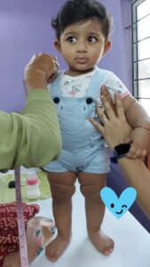Chandra Lakshman Instagram - ഒരു കുട്ടിക്കുപ്പായം അളവെടുത്തു തുന്നിയാലോ..💖👨‍👩‍👧 #samsonsdressworld #maradu