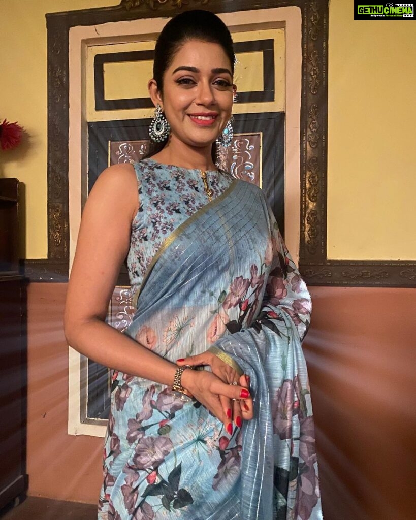 Chaya Singh Instagram - Spark brilliantly and shine brightly 💙 #blissful #lightup #picoftheday #saree #fashion