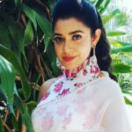 Chaya Singh Instagram - Where ever life plants you bloom with grace🌸🌺🌸 #stylish #saree #blousedesigns #graceful #picoftheday #weekendvibes #fashion #actress