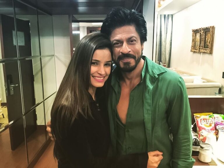 Chetna Pande Instagram - First things first .. Bow down to the ultimate God of cinema 🤴… there is no one like you, there will be no one like you … @iamsrk (king of hearts ) .. Now I want to talk about #jawan as a film .. yesterday I have experienced the perfection of cinema , n a visual delight .: nt even one single dull moment while watching the film… The shots were so incredible dat My heart n mind were not in place … best best film ever made .. Every time @iamsrk sir you came on screen 📺, didn’t wanted to even blink my eye , every single look was such a statement , .. emotional roller coaster ,.. Every single tiny little moment was just perfect..: M the luckiest Dat I got a chance to meet you n get to know you closely in this lifetime.. Your #jawan for life And Thank you to the Director who has broken all rules n Changed the game @atlee47 definitely the best director of this era… definitely the new Era .. #jawan era