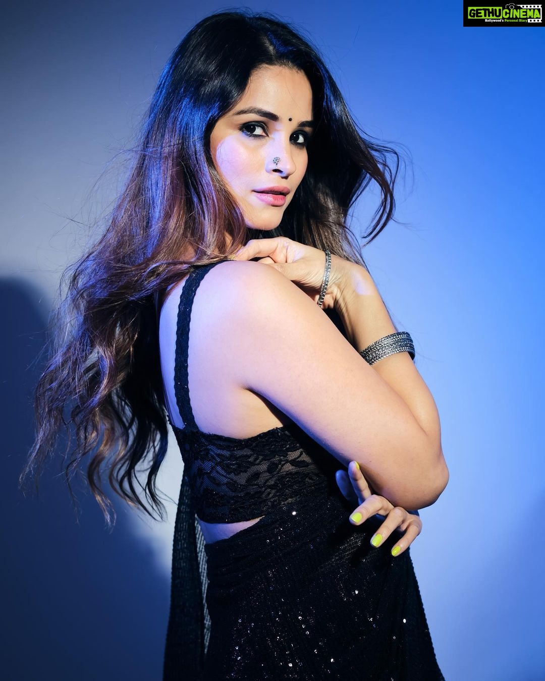 Chetna Pande Instagram - Desi Girl vibes 🖤