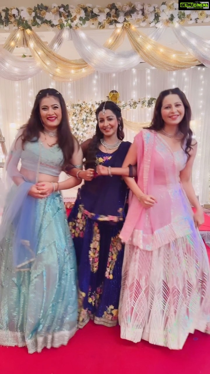 Chhavi Pandey Instagram - Gang of Purnima, Lovely and Babli ❤️🧿 . . #Purnima #trendingreels #trending #trendingsongs #reeloftheday #reelitfeelit #onset #bts #setlife #actorslife #fyp #foryou #foryoupage #instareels #reelkarofeelkaro #reelindia #friends #dancing #chhavipandey #lakshmimehta #daminidave