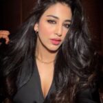 Daksha Nagarkar Instagram - Pretty case . . #dakshanagarkar #love #happy #newpic #instagram #shotoniphone #iphonography #pictureoftheday #instagood