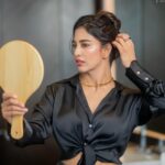Daksha Nagarkar Instagram - Admiring myself these days @they_call_me_keshu @hemanthi_makeovers #dakshanagarkar #love #happy #instagram #instagood #photooftheday #photography #narcissism #selflove #admiring