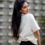Daksha Nagarkar Instagram - What makes you smile? . . #dakshanagarkar #love #happy #photography #instagram #instagood #candid #photoshoot