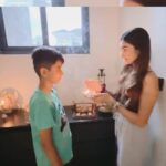 Dalljiet Kaur Instagram – Jaydon’s first Rakhi with Aari, who also represented all his sisters. She tied Rakhi for Jaydon’s sisters Aani, Gunu and Aarshia who are in different parts of the world. 
May god bless all you five siblings with prosperity, health, happiness, success, luck and much much more in life. 
May you grow up to realise the power of having siblings ….no matter how far from each other. God bless you 5 🫶🏼

Loads of love and blessing from all us, parents 🥰 Nairobi, Kenya