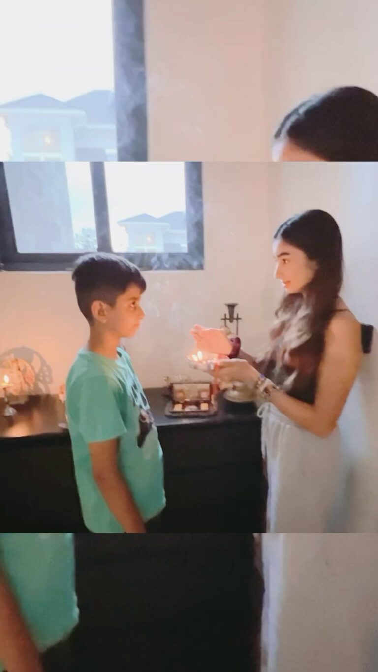 Dalljiet Kaur Instagram - Jaydon’s first Rakhi with Aari, who also represented all his sisters. She tied Rakhi for Jaydon’s sisters Aani, Gunu and Aarshia who are in different parts of the world. May god bless all you five siblings with prosperity, health, happiness, success, luck and much much more in life. May you grow up to realise the power of having siblings ….no matter how far from each other. God bless you 5 🫶🏼 Loads of love and blessing from all us, parents 🥰 Nairobi, Kenya