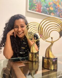 Darshana Rajendran Instagram - What a lovely feeling to be acknowledged for my work in front of so many legends of the industry. Entertainer of the year - Best Actress and Best Pair with my partner in crime @ibasiljoseph ❤️ 

Thank you @vipindashb @nashidfamy @aj_aswathyjayakumar @ganeshrmenon @lakshmi_the_warrior and each and everyone who worked on Jaya Jaya Jaya Jaya Hey. 

And thank you @roukabysreejithjeevan for styling (saving) me and letting me wear your beautiful work. Thanks @amorettestore.in for the earrings. And thanks my @syamaprakashms for the photographs :)