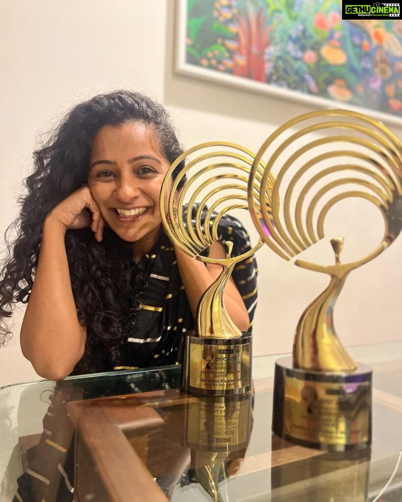 Darshana Rajendran Instagram - What a lovely feeling to be acknowledged for my work in front of so many legends of the industry. Entertainer of the year - Best Actress and Best Pair with my partner in crime @ibasiljoseph ❤️ Thank you @vipindashb @nashidfamy @aj_aswathyjayakumar @ganeshrmenon @lakshmi_the_warrior and each and everyone who worked on Jaya Jaya Jaya Jaya Hey. And thank you @roukabysreejithjeevan for styling (saving) me and letting me wear your beautiful work. Thanks @amorettestore.in for the earrings. And thanks my @syamaprakashms for the photographs :)