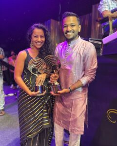 Darshana Rajendran Instagram - What a lovely feeling to be acknowledged for my work in front of so many legends of the industry. Entertainer of the year - Best Actress and Best Pair with my partner in crime @ibasiljoseph ❤️ 

Thank you @vipindashb @nashidfamy @aj_aswathyjayakumar @ganeshrmenon @lakshmi_the_warrior and each and everyone who worked on Jaya Jaya Jaya Jaya Hey. 

And thank you @roukabysreejithjeevan for styling (saving) me and letting me wear your beautiful work. Thanks @amorettestore.in for the earrings. And thanks my @syamaprakashms for the photographs :)