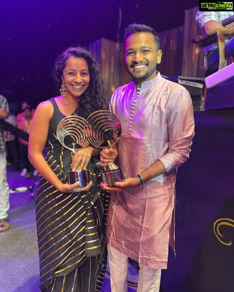 Darshana Rajendran Instagram - What a lovely feeling to be acknowledged for my work in front of so many legends of the industry. Entertainer of the year - Best Actress and Best Pair with my partner in crime @ibasiljoseph ❤️ Thank you @vipindashb @nashidfamy @aj_aswathyjayakumar @ganeshrmenon @lakshmi_the_warrior and each and everyone who worked on Jaya Jaya Jaya Jaya Hey. And thank you @roukabysreejithjeevan for styling (saving) me and letting me wear your beautiful work. Thanks @amorettestore.in for the earrings. And thanks my @syamaprakashms for the photographs :)