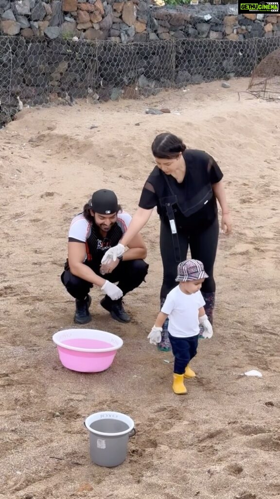 Debina Bonnerjee Instagram - Our little attempt to spread awareness that cleaning your surroundings is utmost important and it’s our responsibility too.. If little Liu understood I’m sure we all can 🥰🙏🏻 . . #swachbharat #swachbharatabhiyan #cleanindia #greenindia #india