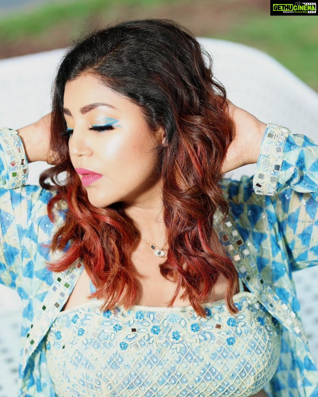 Debina Bonnerjee Instagram - Glam it up 🩵✨ . . Outfitby: @seasonsmumbai Styledby: @stylebysugandhasood @teamsugandhasood Assistedby: @styleitupwithmicheala Jew: @rimayu07 📸: @sk_.click . . #ganpatibappamorya