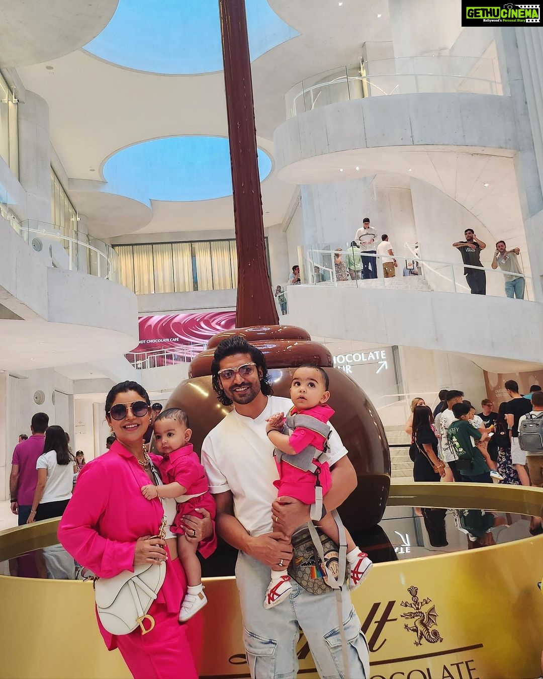 Debina Bonnerjee Instagram - It was indeed a very very sweet day! Swipe swipe to see what we made our little miss try 🫠🤎 . @lindthomeofchocolate @myswitzerlandin @visitzurich #INeedSwitzerland . . #gurmeetchoudhary #debinabonnerjee #travel #fun #switzerland #zurich 🩷 Lindt Home of Chocolate