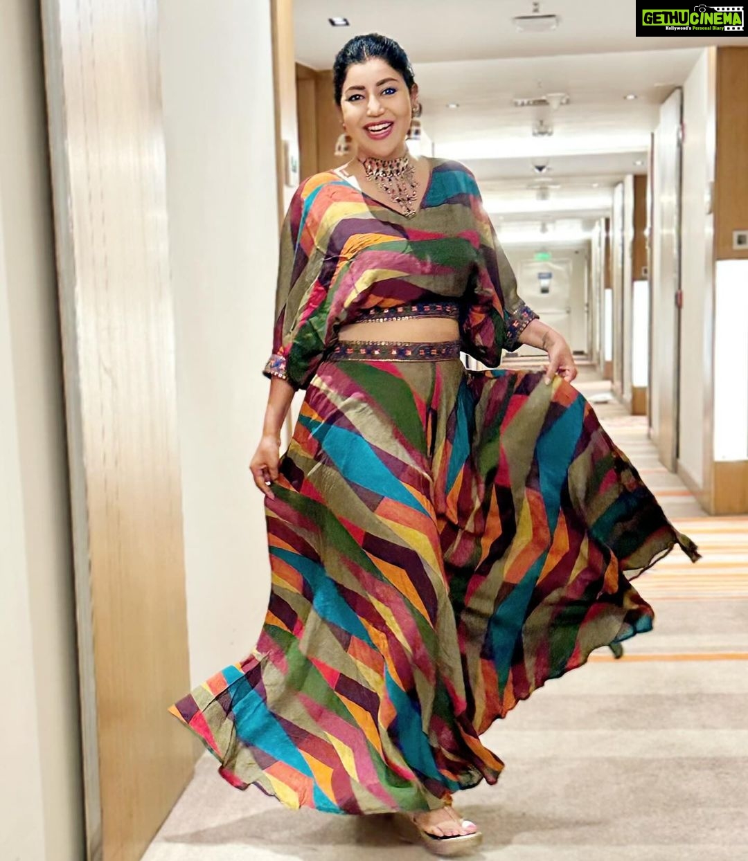 Debina Bonnerjee Instagram - About last night ✨❤️ #Guwahati you were special 🥰🙏🏻 . . #aasam #love #dressup #debinabonnerjee