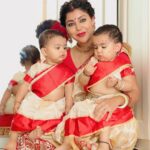 Debina Bonnerjee Instagram - বঁধু, কোন্‌ আলো লাগল চোখে! বুঝি দীপ্তিরূপে ছিলে সূর্যলোকে! ছিল মন তোমারি প্রতীক্ষা করি যুগে যুগে দিন রাত্রি ধরি, . 😇 . #mahalaya #শুভ মহালয়া