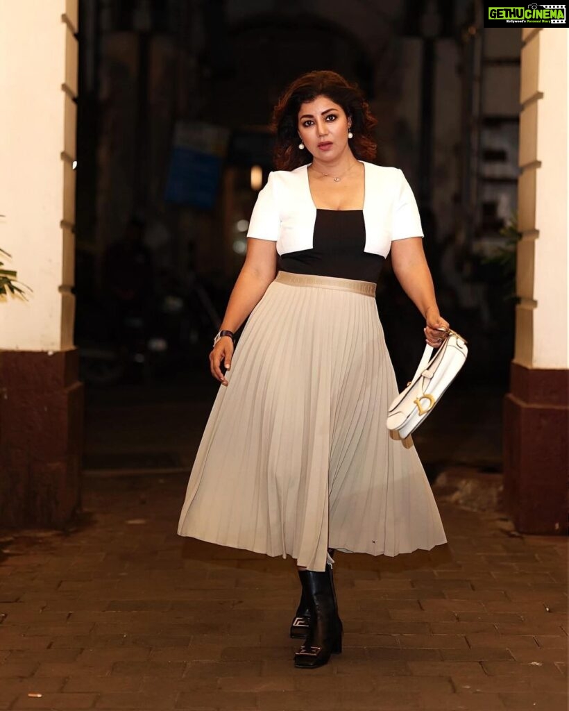 Debina Bonnerjee Instagram - 🖤🤎🤍 . Black and White Outfit - @calvinklein Pleated skirt - @tommyhilfiger Bag - @dior Shoes - @versace Fashion Directed by: @thebongmunda 📸 : @sk_.click Managed by : @jeevitaoberoi . . #fashion #lifestyle #debina #debinabonnerjee #debinadecodes