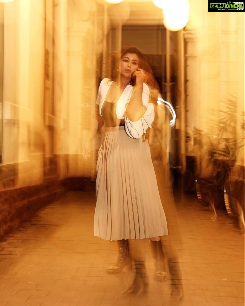 Debina Bonnerjee Instagram - Life is a beautiful blur 🤎🖤 . Black and White Outfit - @calvinklein Pleated skirt - @tommyhilfiger Bag - @dior shoes - @versace Fashion Directed by: @thebongmunda 📸 : @sk_.click Managed by : @jeevitaoberoi
