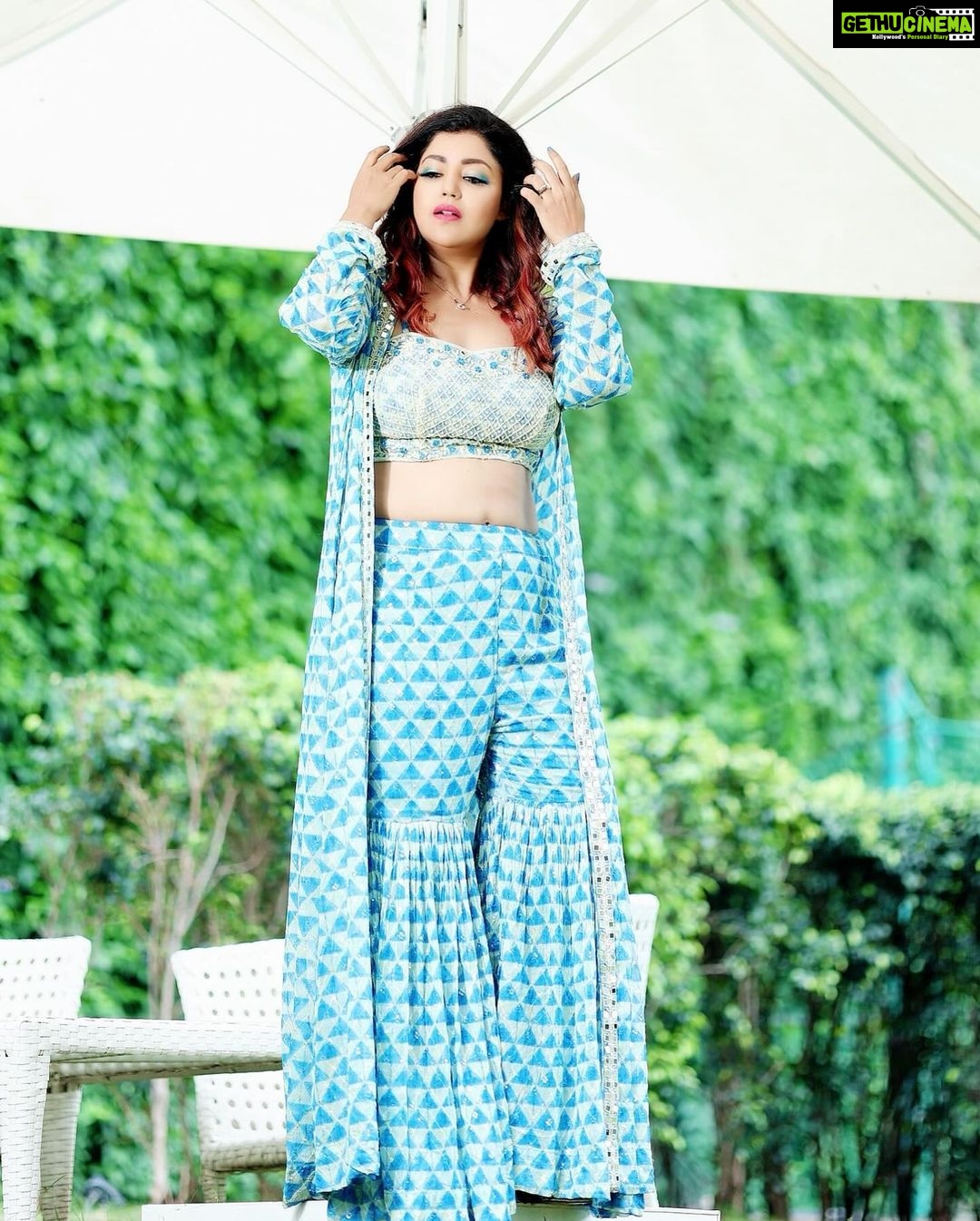 Debina Bonnerjee Instagram - Glam it up 🩵✨ . . Outfitby: @seasonsmumbai Styledby: @stylebysugandhasood @teamsugandhasood Assistedby: @styleitupwithmicheala Jew: @rimayu07 📸: @sk_.click . . #ganpatibappamorya