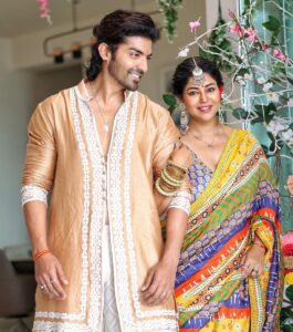 Debina Bonnerjee Instagram - Bappa is home ❤️ “Ganpati Bappa Moreya” Happy Ganesh Chaturthi to everyone, have faith and stay blessed 🙏 Styledby: @stylebysugandhasood Outfitby: @mardbyabusandeep Debinas outfit : Styledby: @stylebysugandhasood @teamsugandhasood Outfitby: @gulabobyabusandeep Jewellery: @rimayu07 . . . . #ganpatibappamorya