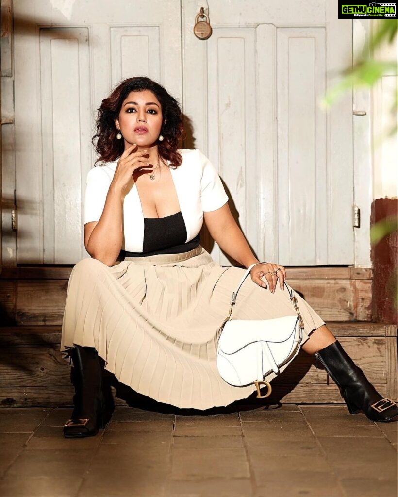 Debina Bonnerjee Instagram - 🖤🤎🤍 . Black and White Outfit - @calvinklein Pleated skirt - @tommyhilfiger Bag - @dior Shoes - @versace Fashion Directed by: @thebongmunda 📸 : @sk_.click Managed by : @jeevitaoberoi . . #fashion #lifestyle #debina #debinabonnerjee #debinadecodes