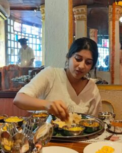 Deeksha Joshi Instagram - Had Sadya again and feel very full and contented (still) 
🥹🌸
Hope you had a 
Happy Onam too🌼